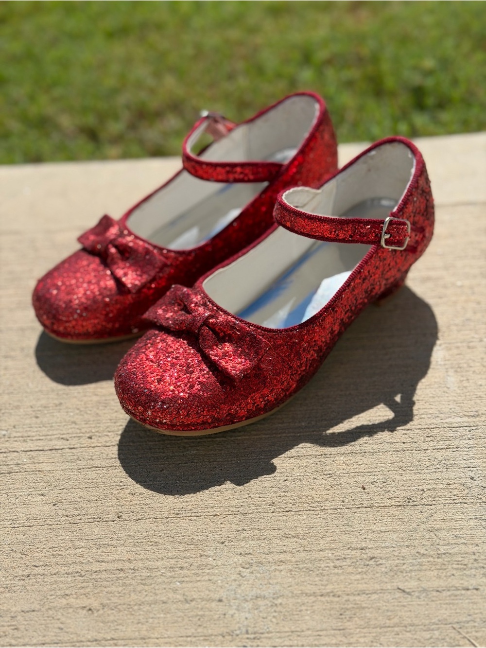 Dorothy Wizard of Oz style Girls Sparkle Mary Jane Dress Shoes - Red Glitter 1